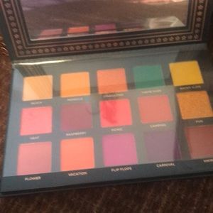 Eye shadow palette